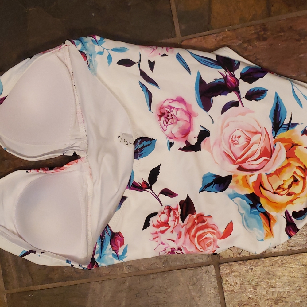 Bathing Suite - Picture 3 of 4